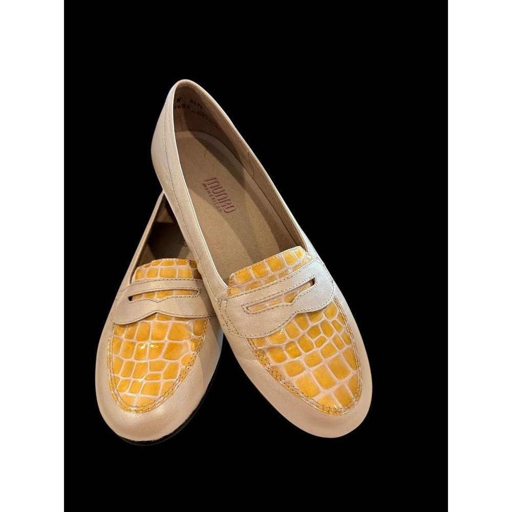 Munro American Women's 9 W Slip On Classic Loafer Beige Leather Yellow Croc
